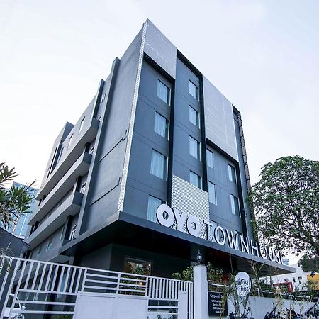 Oyo Townhouse 028 Corporate Suite Noida Kültér fotó