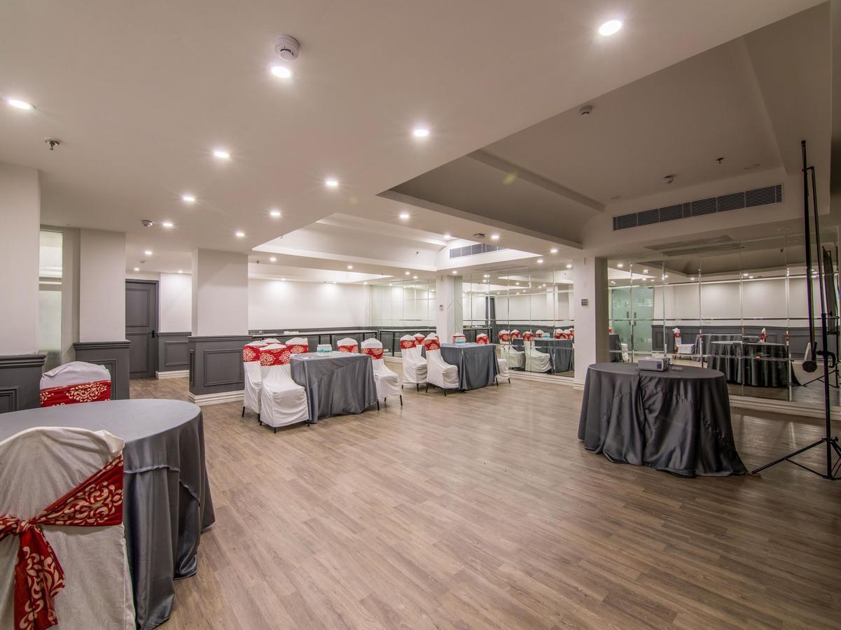 Oyo Townhouse 028 Corporate Suite Noida Kültér fotó