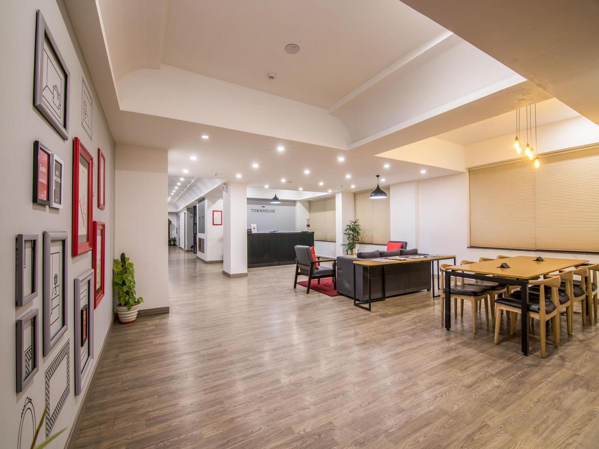 Oyo Townhouse 028 Corporate Suite Noida Kültér fotó
