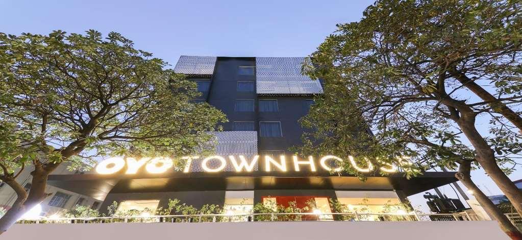 Oyo Townhouse 028 Corporate Suite Noida Kültér fotó