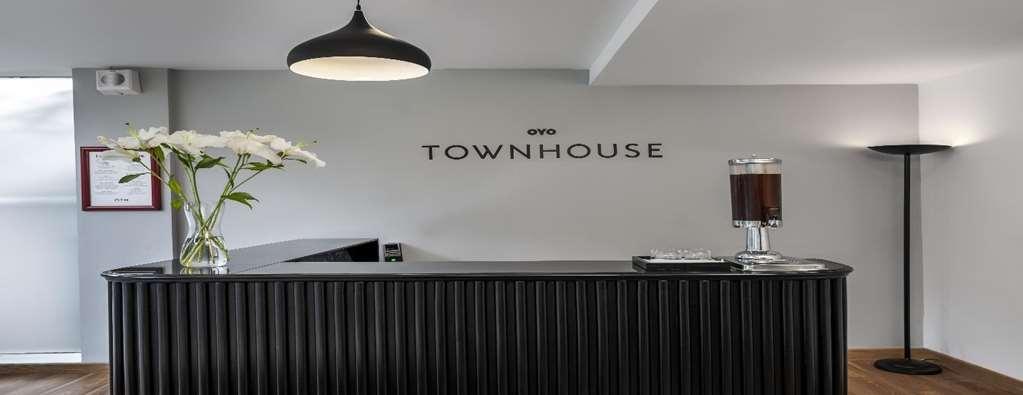 Oyo Townhouse 028 Corporate Suite Noida Beltér fotó
