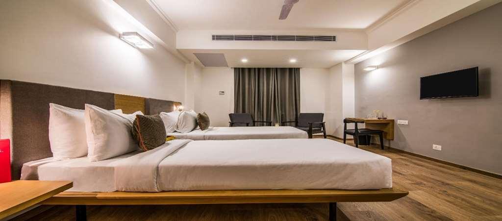 Oyo Townhouse 028 Corporate Suite Noida Szoba fotó